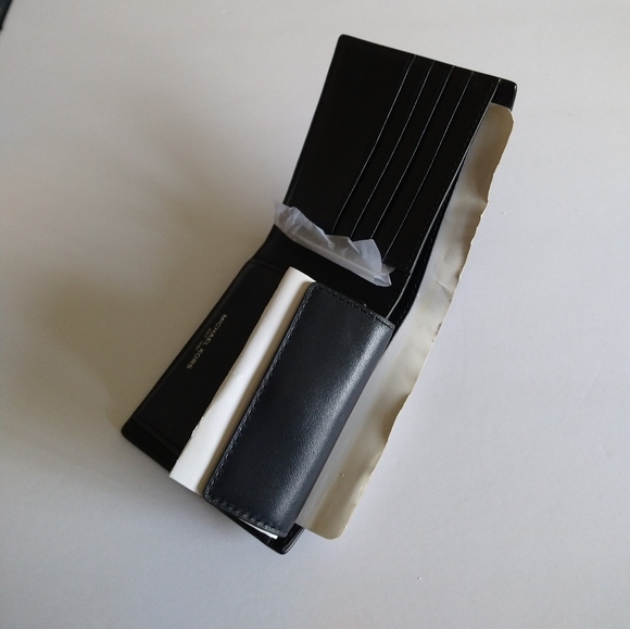 Michael Kors Billfold Black - Picture 7 of 13